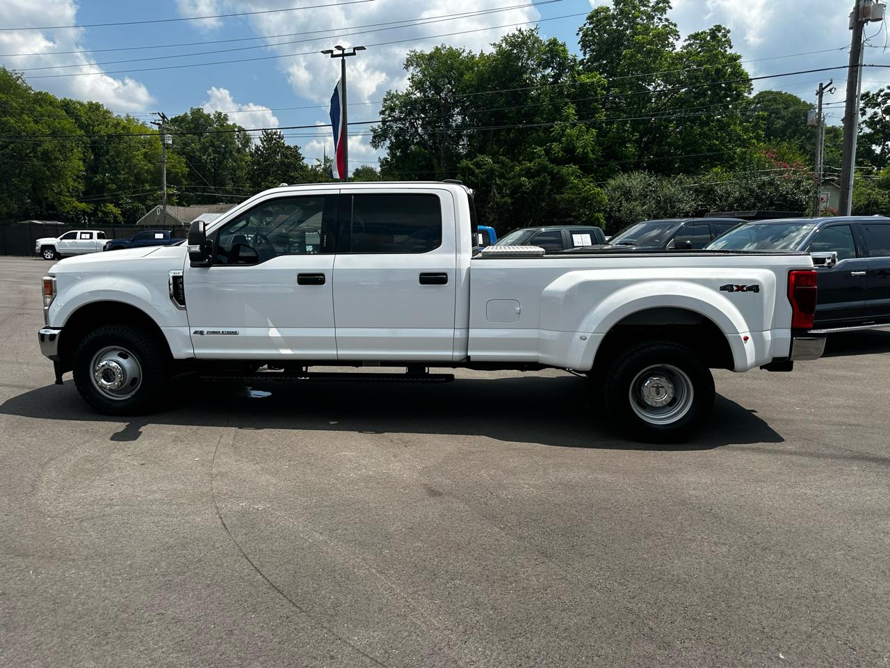 Ford Super Duty F-350 DRW Crew Cab 172" XLT 2022