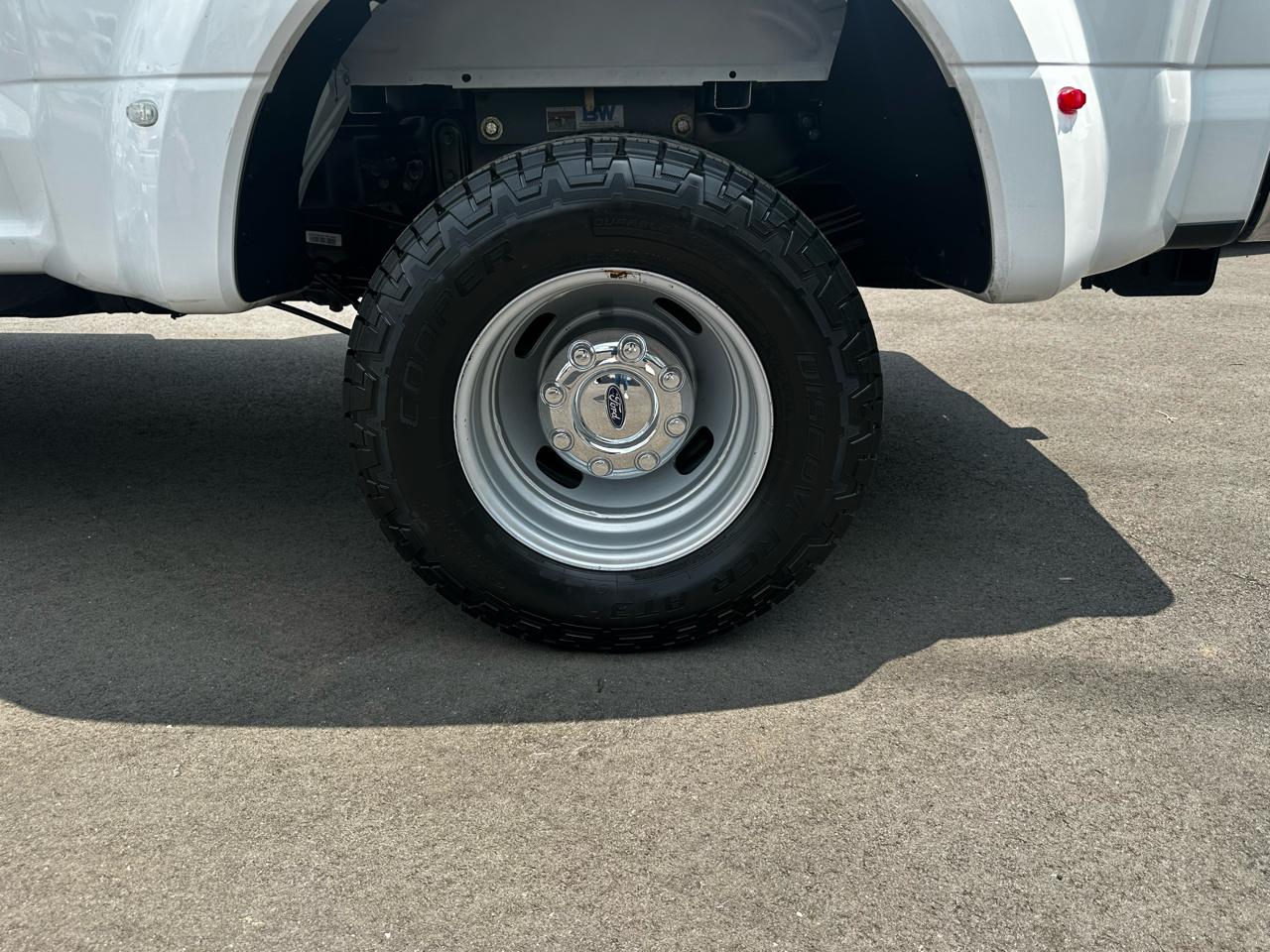 Ford Super Duty F-350 DRW Crew Cab 172" XLT 2022