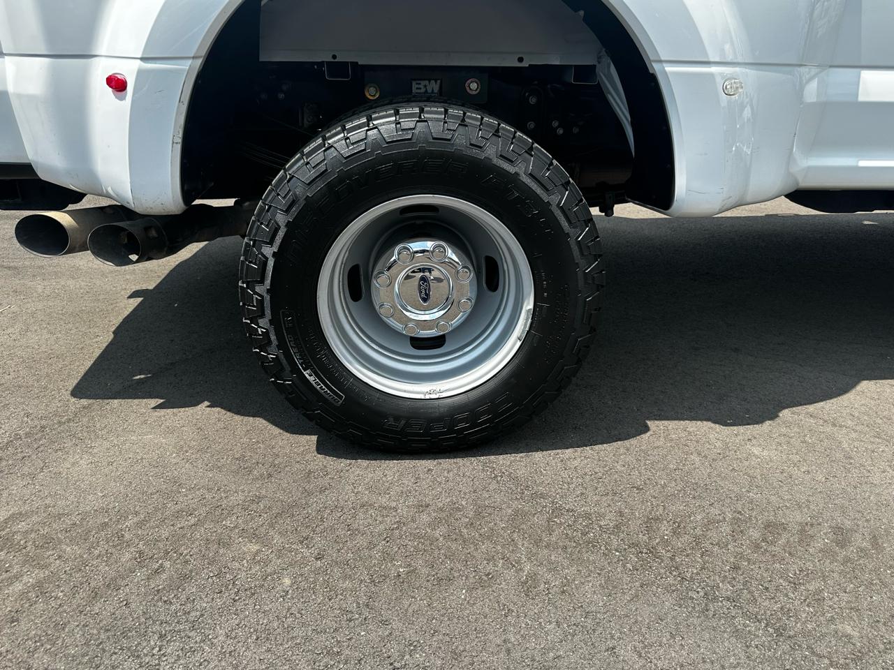 Ford Super Duty F-350 DRW Crew Cab 172" XLT 2022