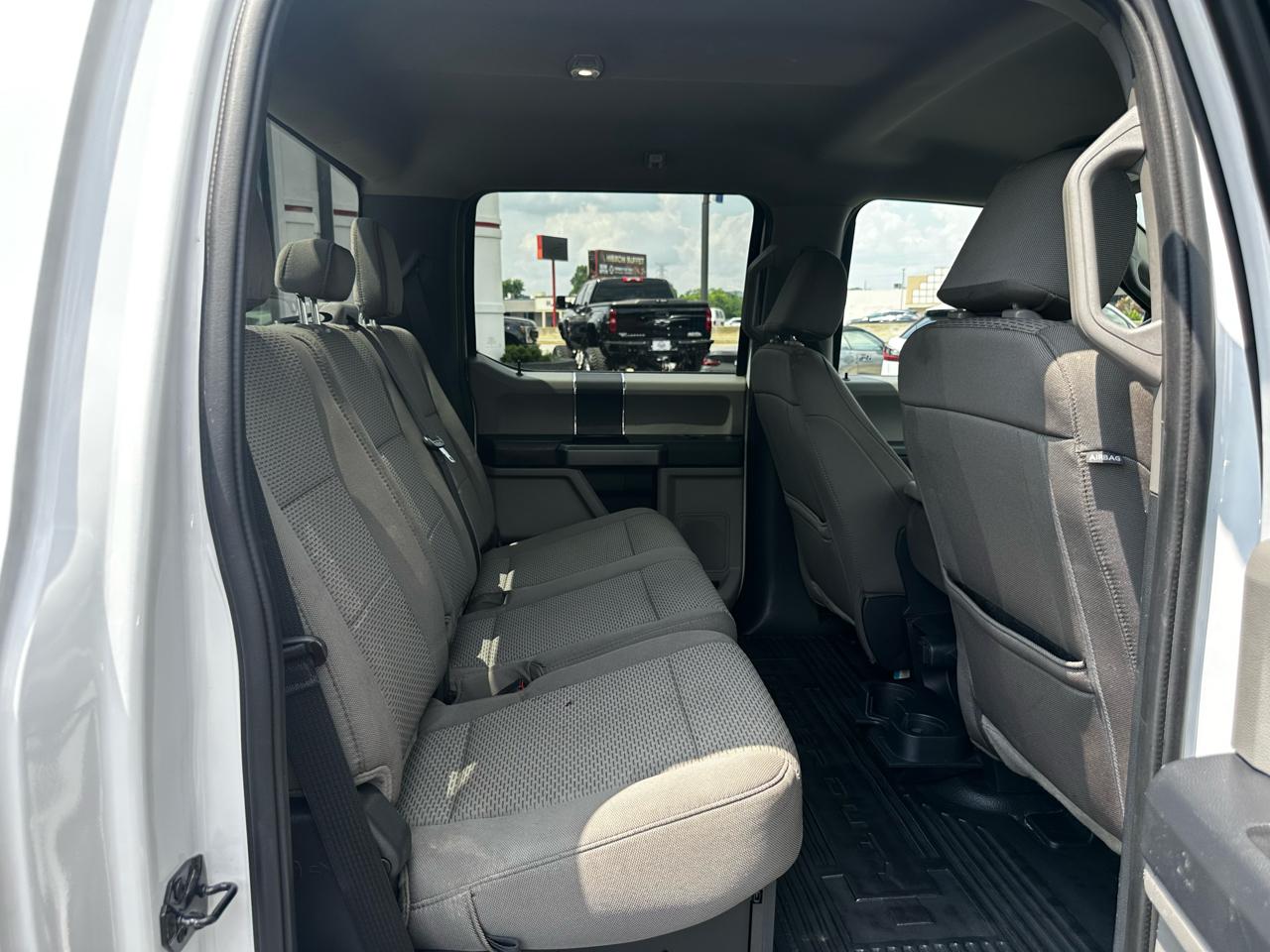 Ford Super Duty F-350 DRW Crew Cab 172" XLT 2022
