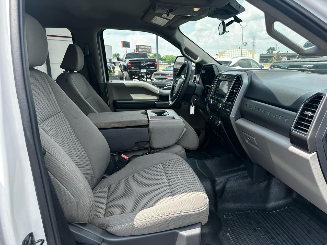Ford Super Duty F-350 DRW Crew Cab 172" XLT 2022