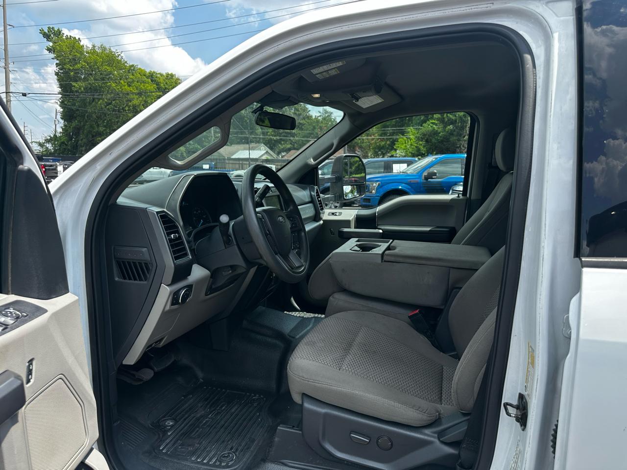 Ford Super Duty F-350 DRW Crew Cab 172" XLT 2022