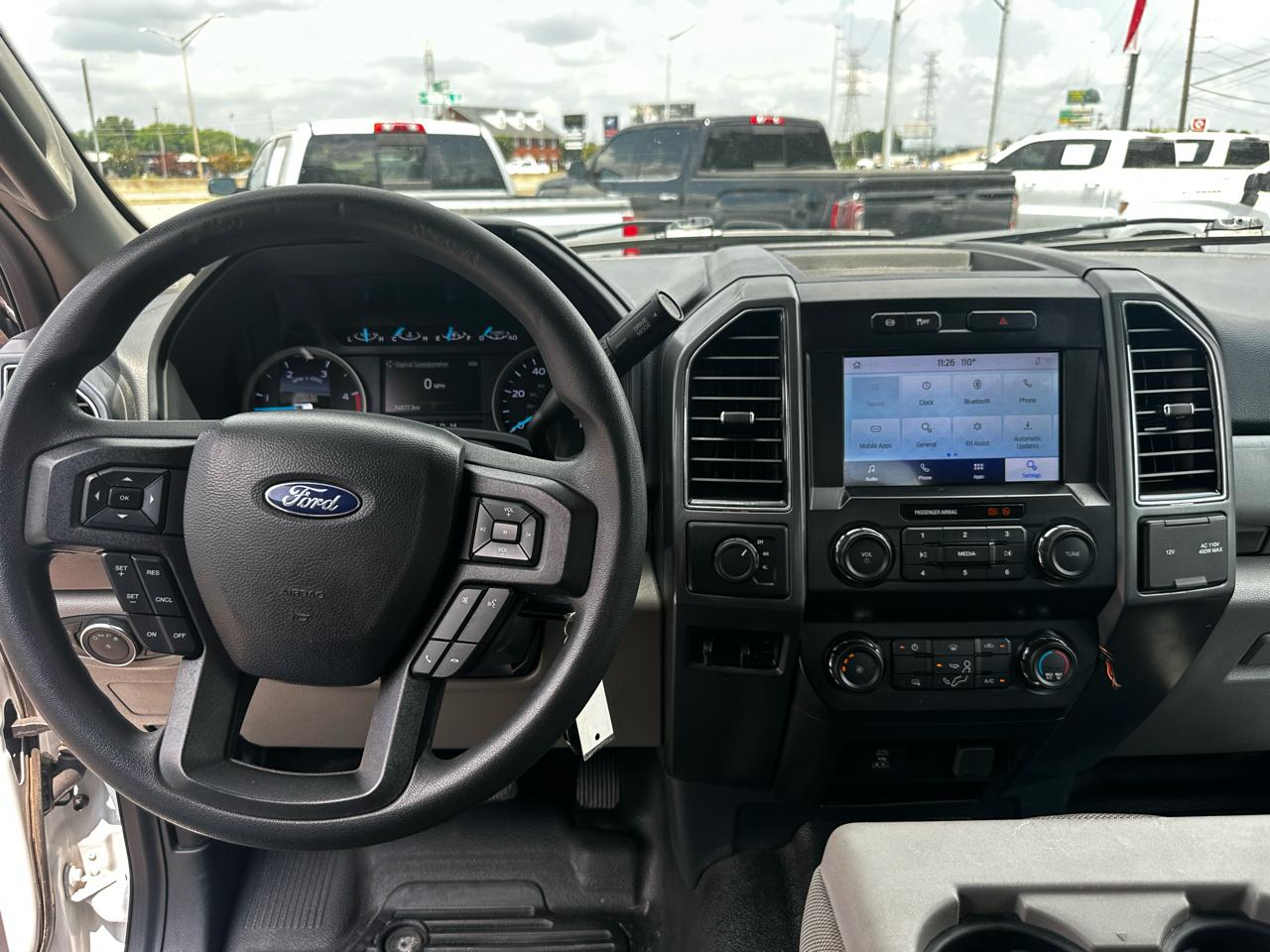 Ford Super Duty F-350 DRW Crew Cab 172" XLT 2022