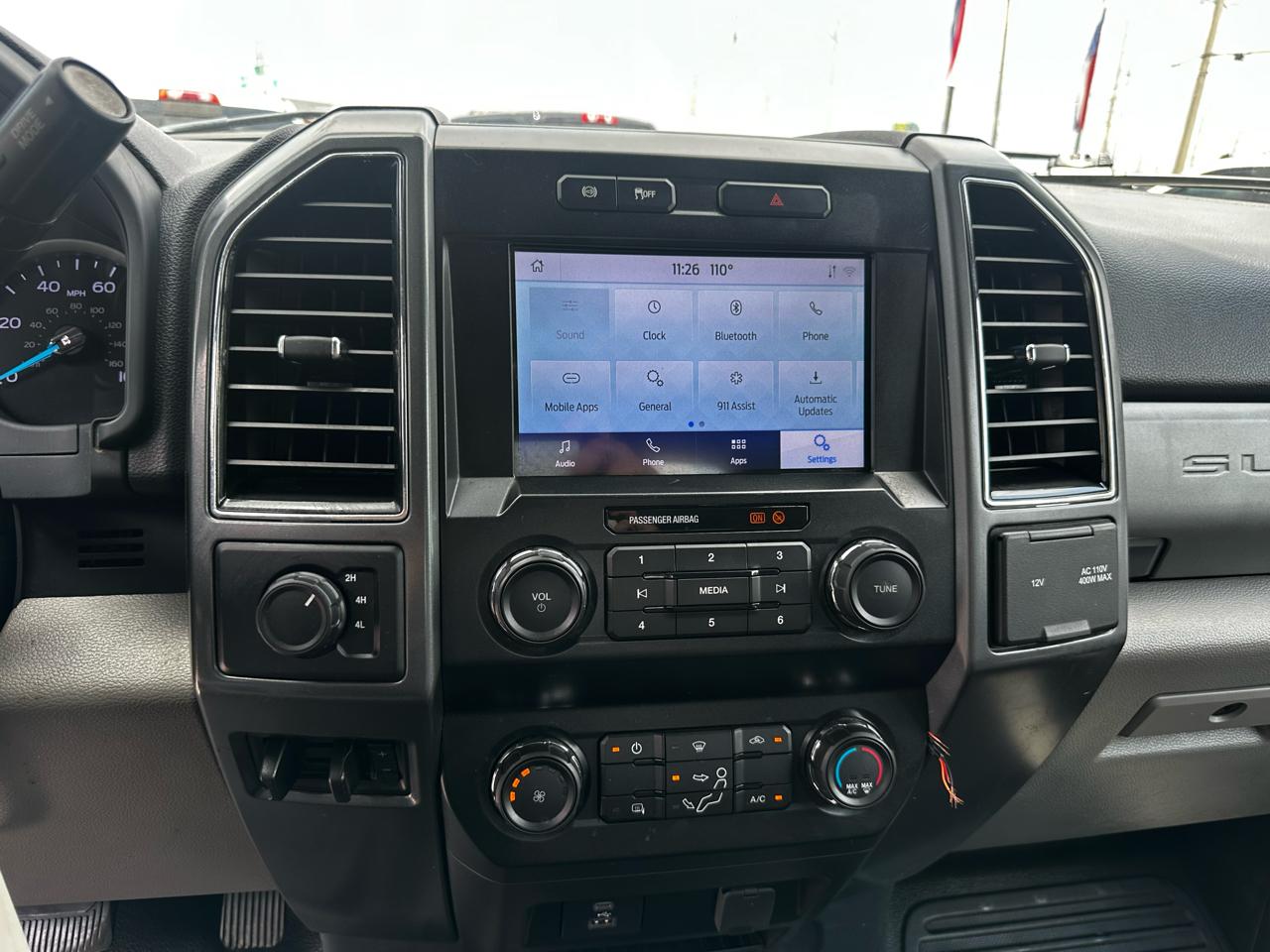 Ford Super Duty F-350 DRW Crew Cab 172" XLT 2022