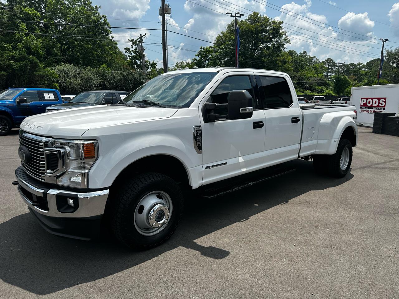 Ford Super Duty F-350 DRW Crew Cab 172" XLT 2022