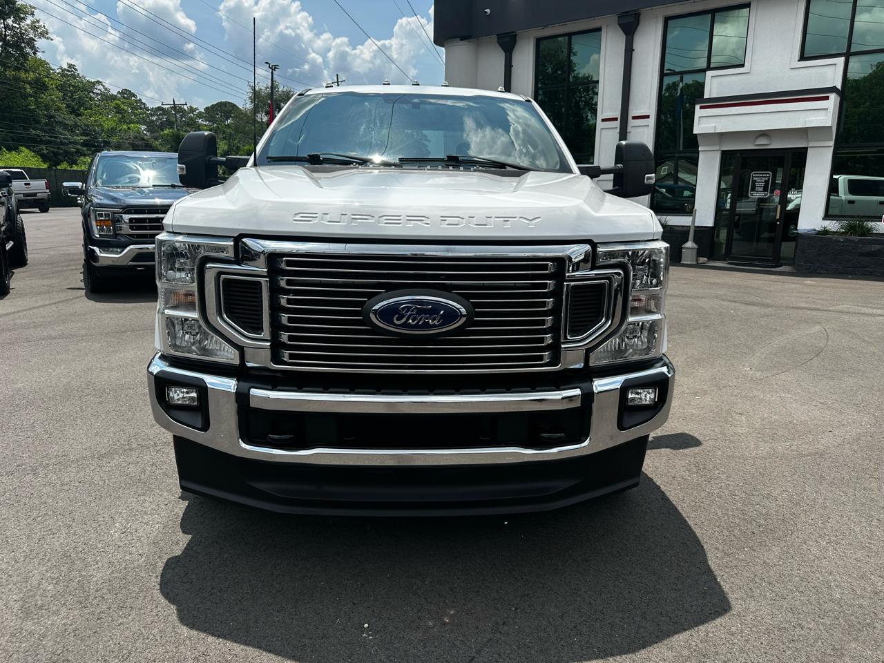 Ford Super Duty F-350 DRW Crew Cab 172" XLT 2022