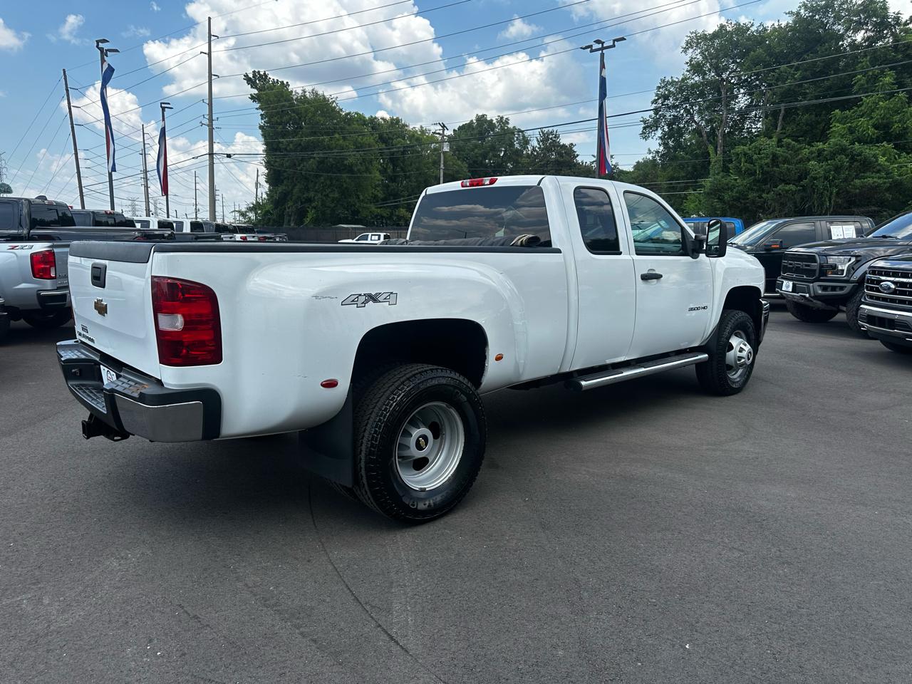 Chevrolet Silverado 3500HD 4WD Ext Cab 158.2" DRW Work Truck 2011