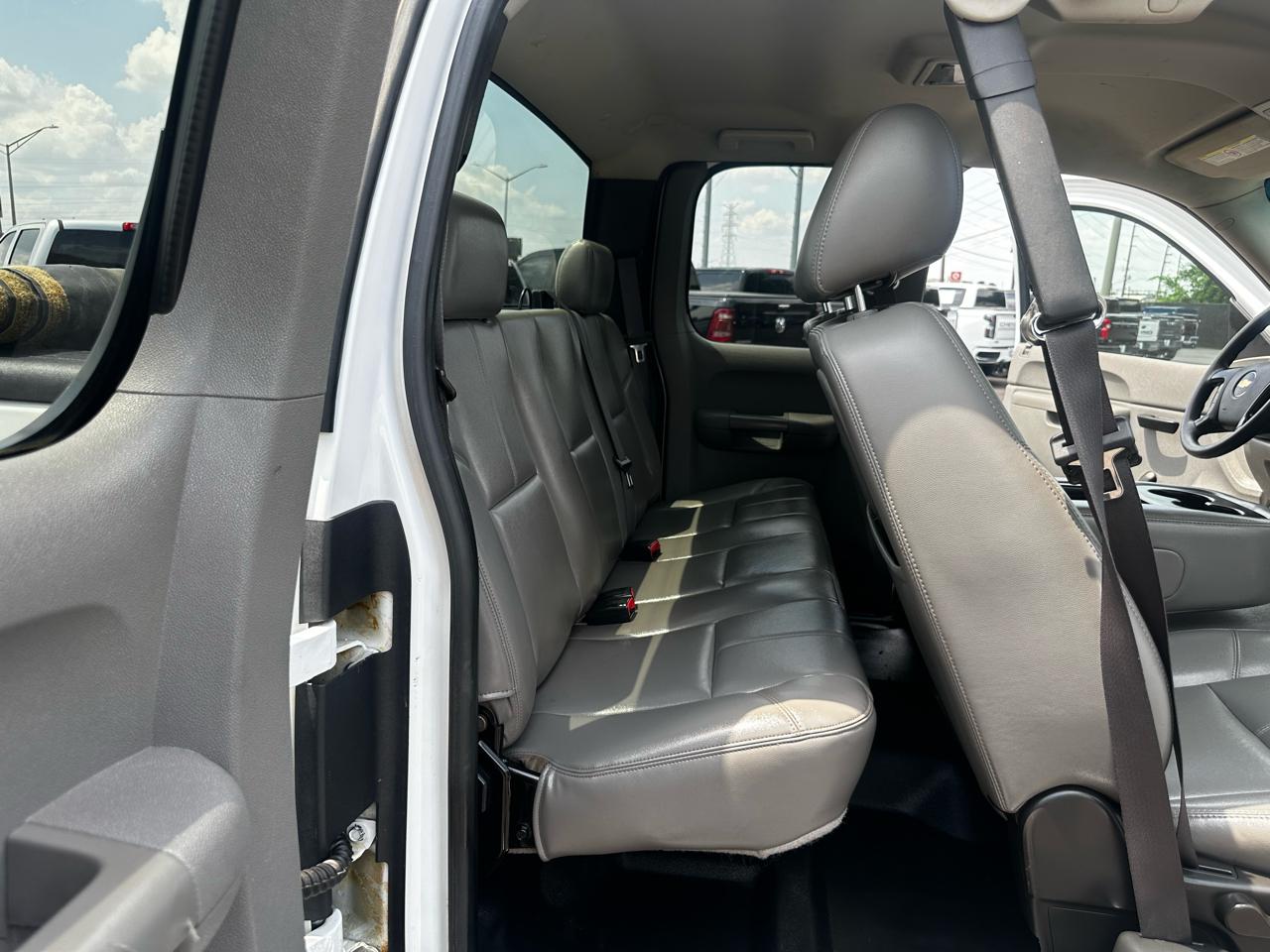 Chevrolet Silverado 3500HD 4WD Ext Cab 158.2" DRW Work Truck 2011