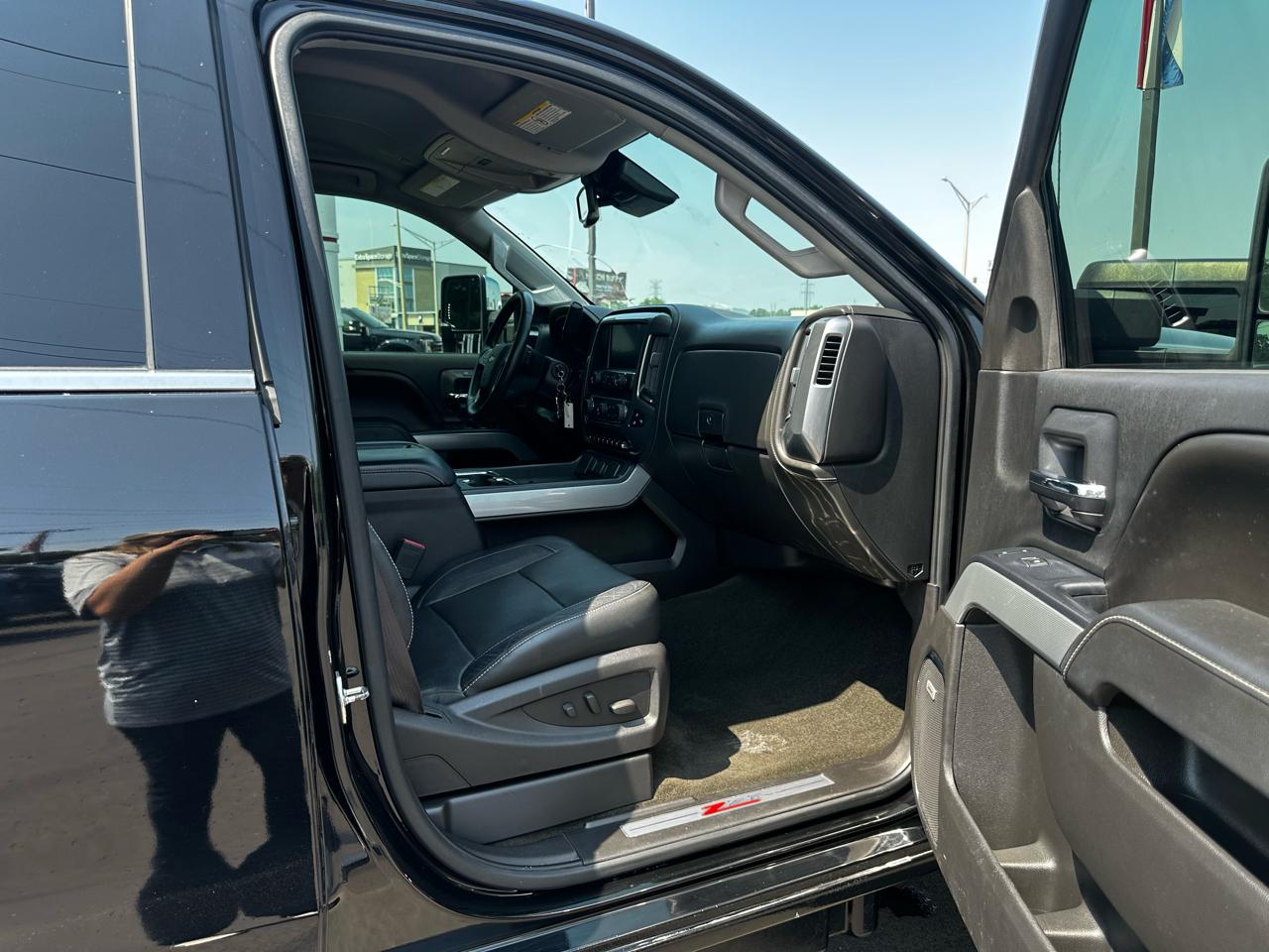 Chevrolet Silverado 2500HD Built After Aug 14 4WD Crew Cab 153.7" LTZ 2015