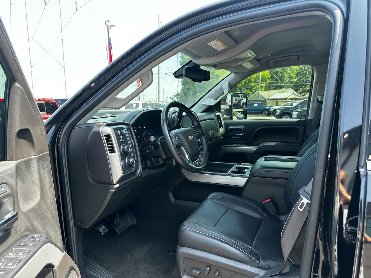 Chevrolet Silverado 2500HD Built After Aug 14 4WD Crew Cab 153.7" LTZ 2015