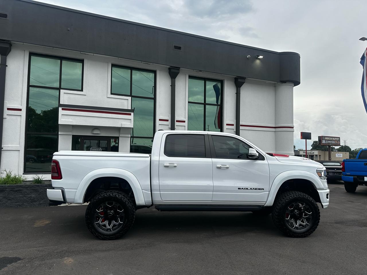 RAM 1500 Laramie 4x4 Crew Cab 5'7" Box 2022
