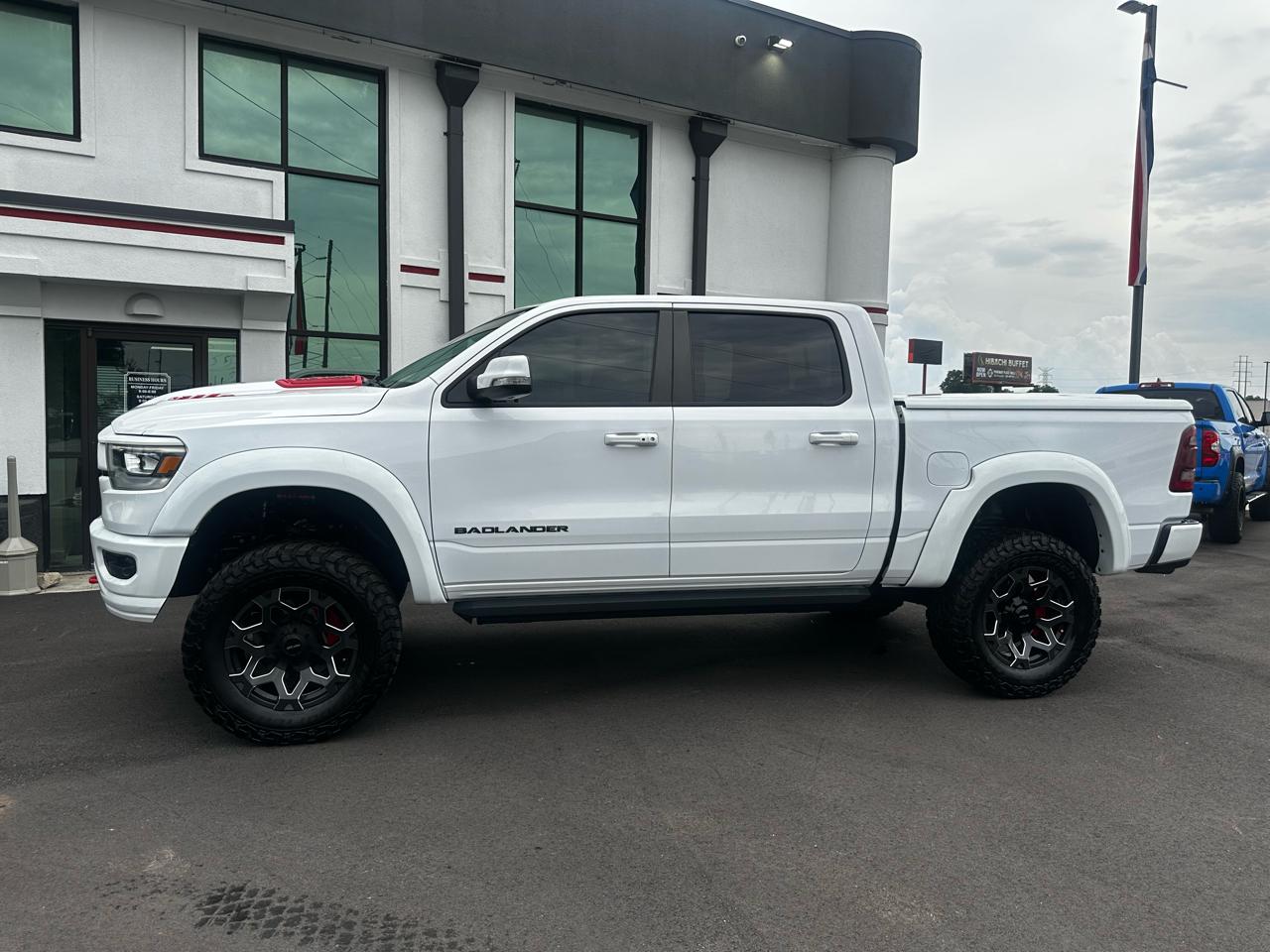 RAM 1500 Laramie 4x4 Crew Cab 5'7" Box 2022