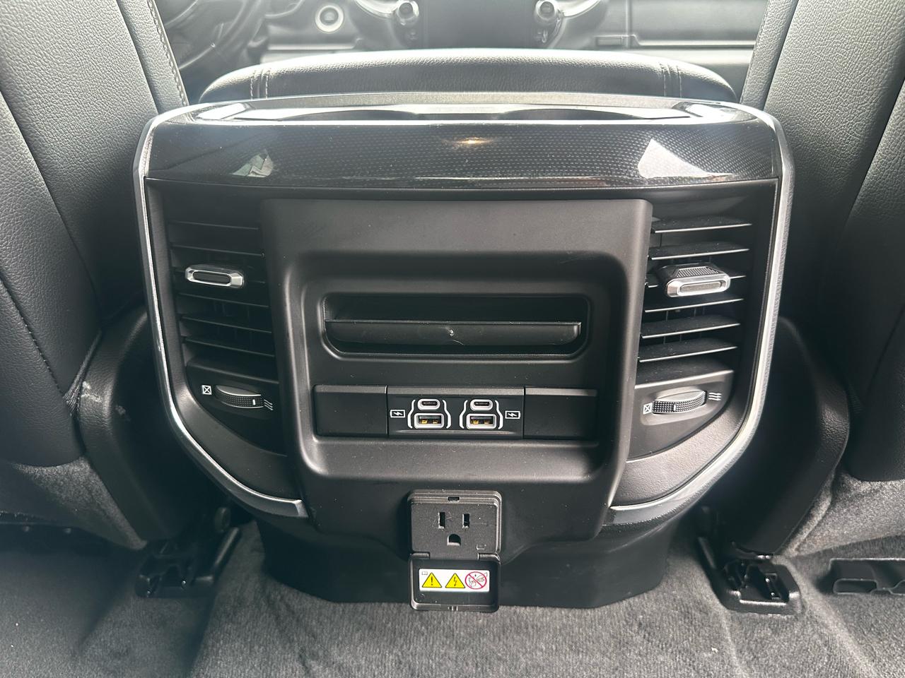RAM 1500 Laramie 4x4 Crew Cab 5'7" Box 2022