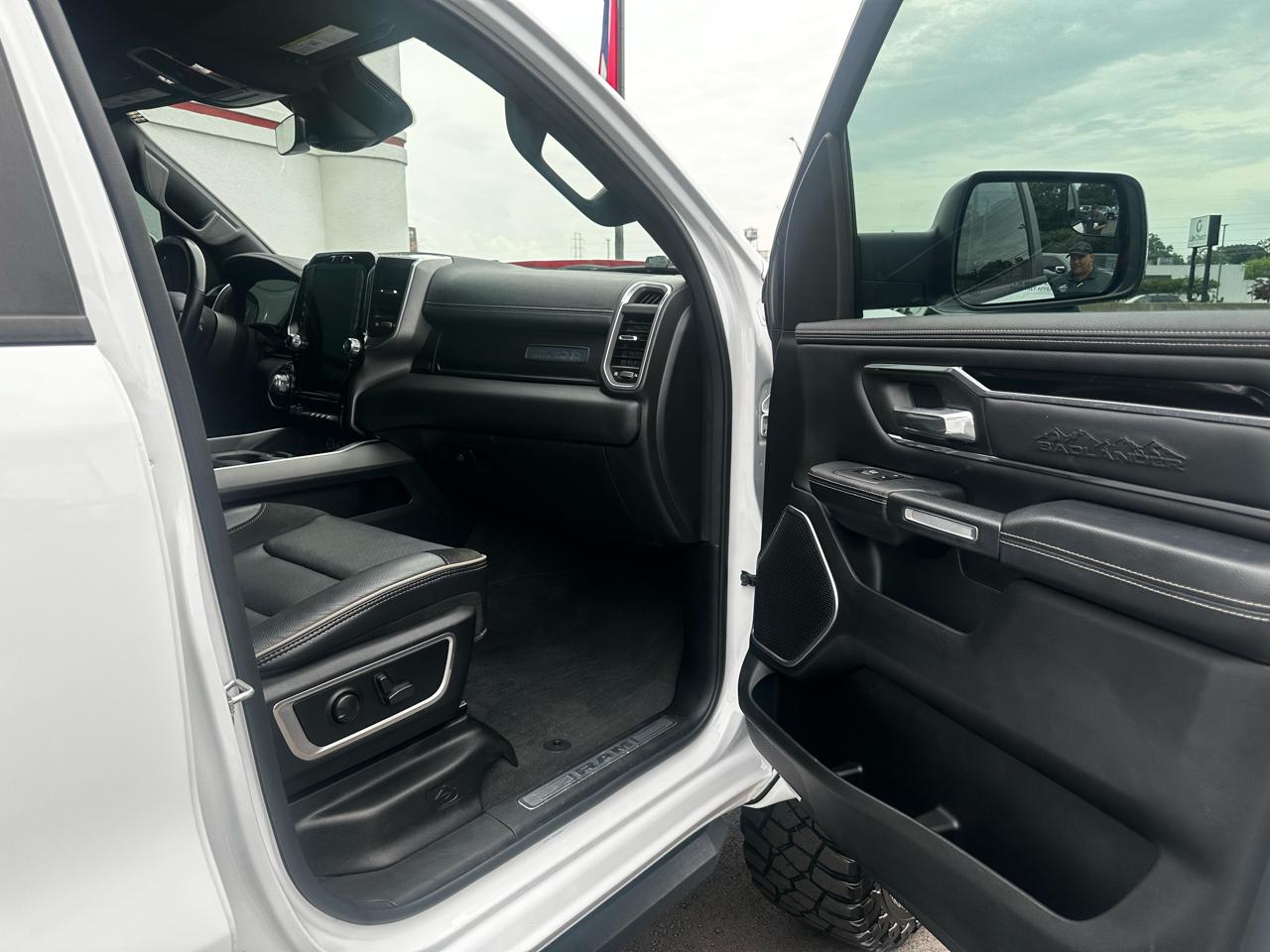 RAM 1500 Laramie 4x4 Crew Cab 5'7" Box 2022