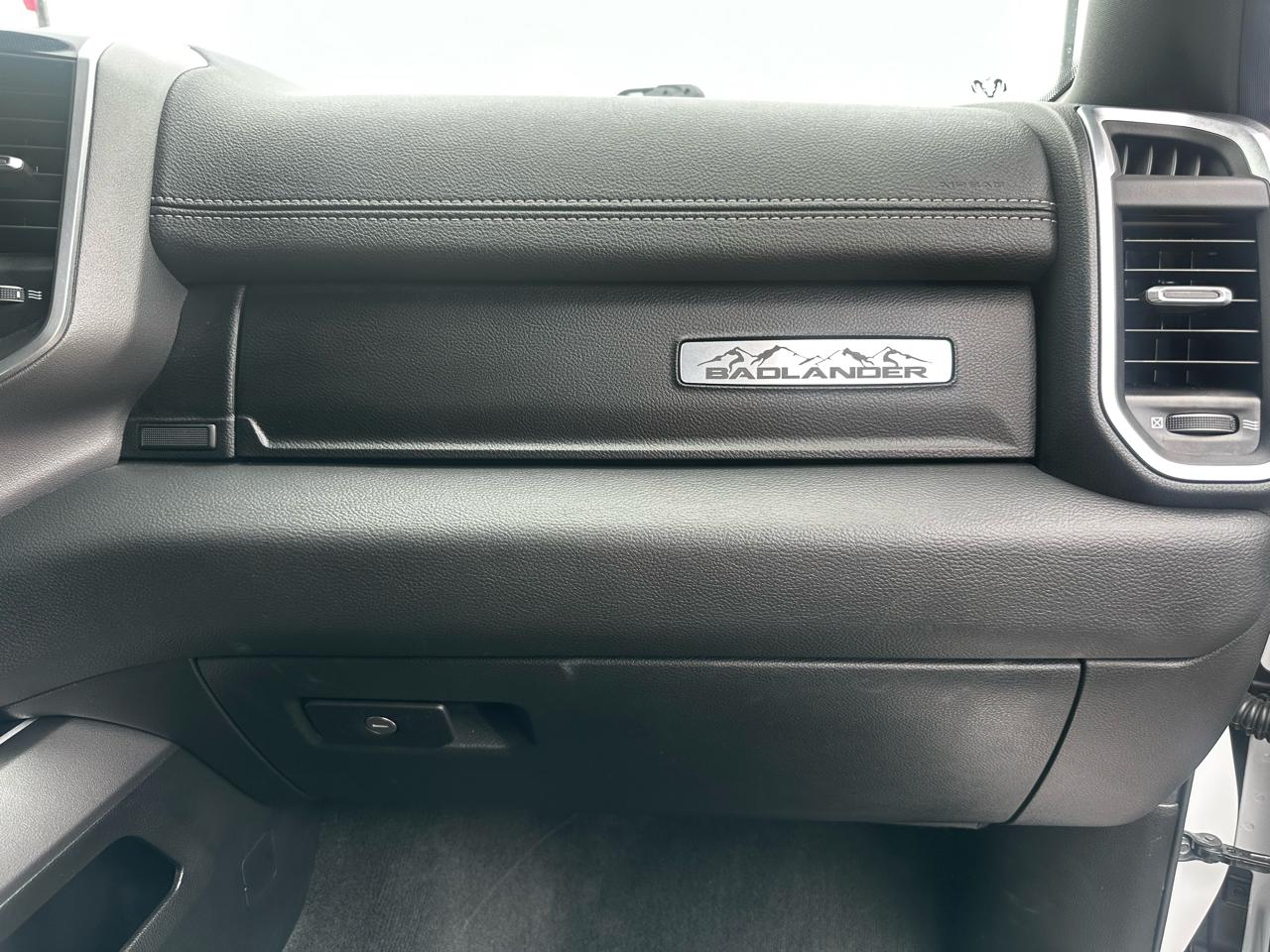 RAM 1500 Laramie 4x4 Crew Cab 5'7" Box 2022