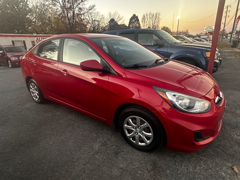 Hyundai Accent GLS 4-Door 2012