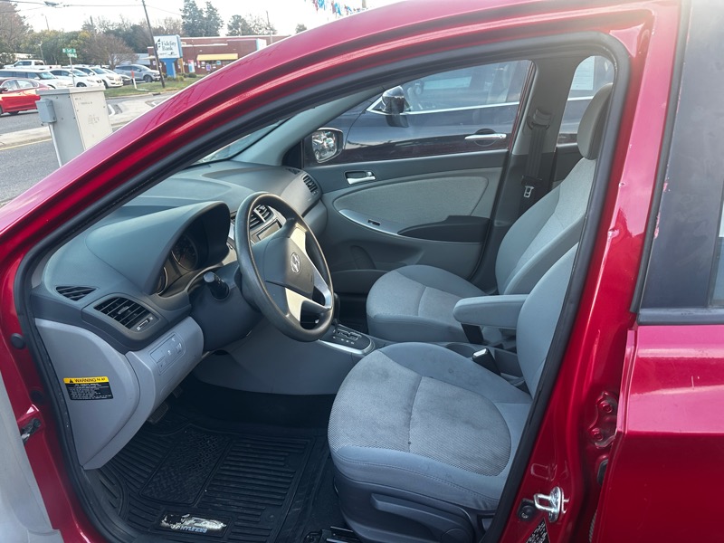 Hyundai Accent GLS 4-Door 2012