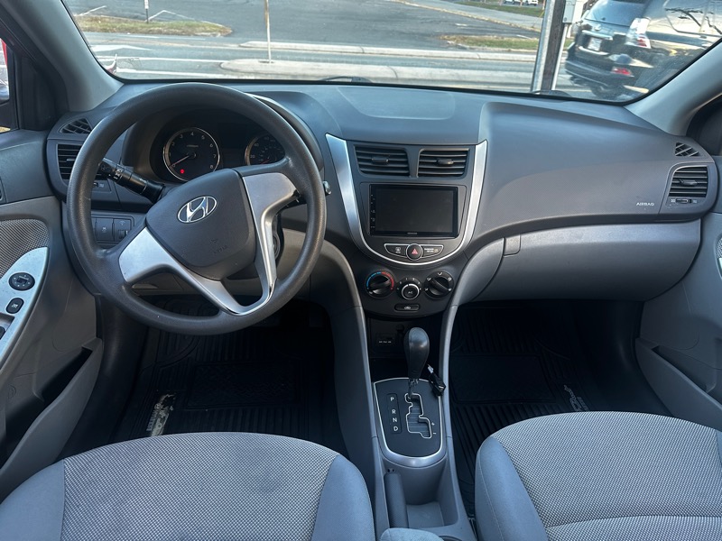 Hyundai Accent GLS 4-Door 2012