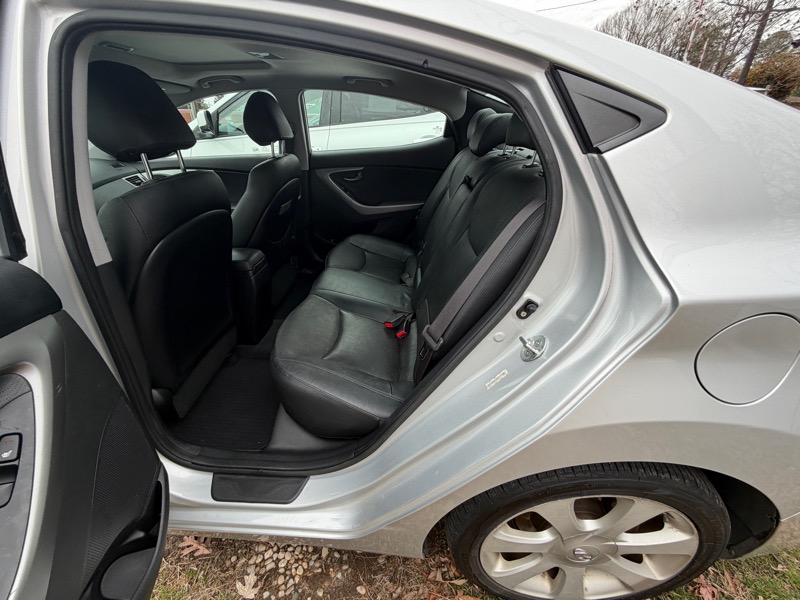 Hyundai Elantra GLS M/T 2013