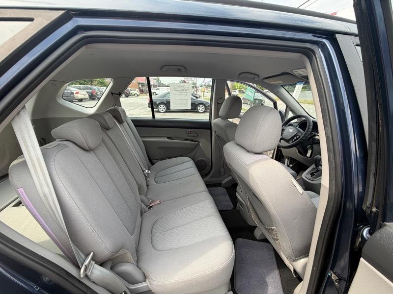 Kia Rondo LX V6 2008
