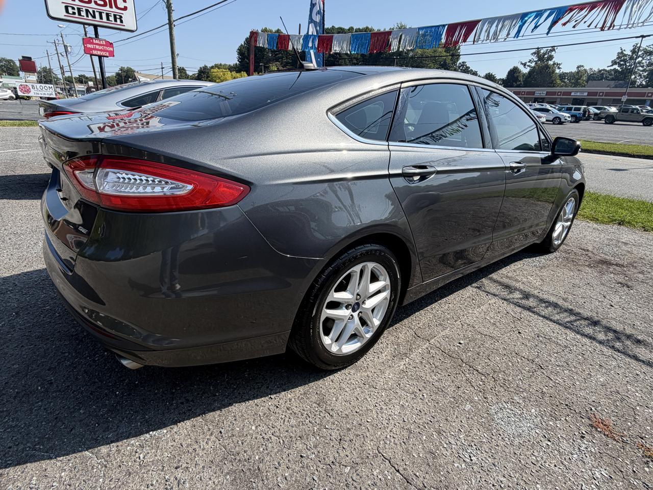 Ford Fusion SE 2015