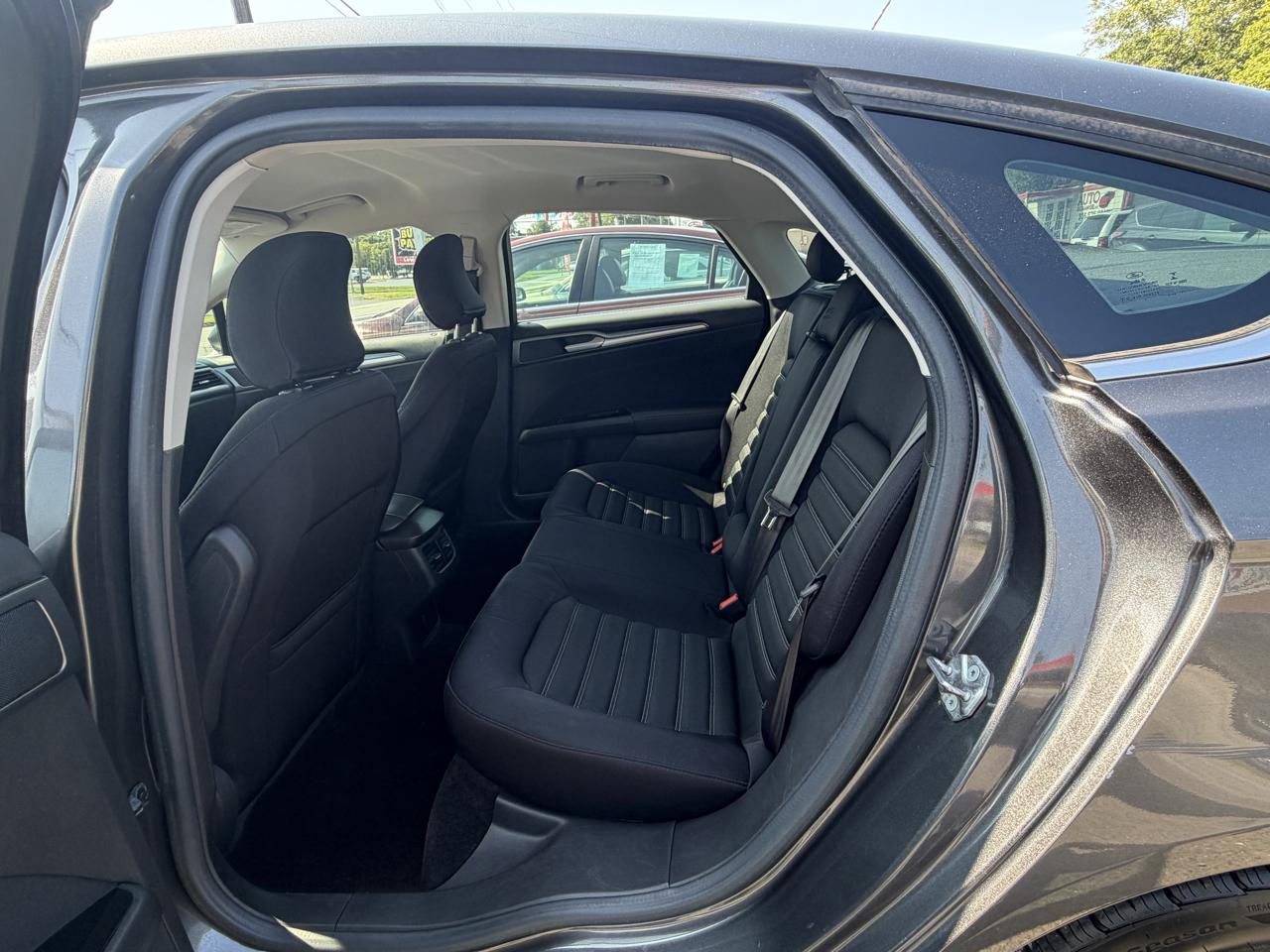 Ford Fusion SE 2015