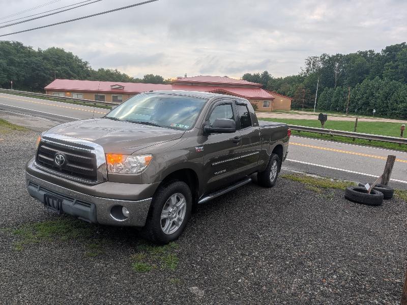 2011 Toyota Tundra Dbl 4.7L V8 5-Spd AT SR5 (Natl)