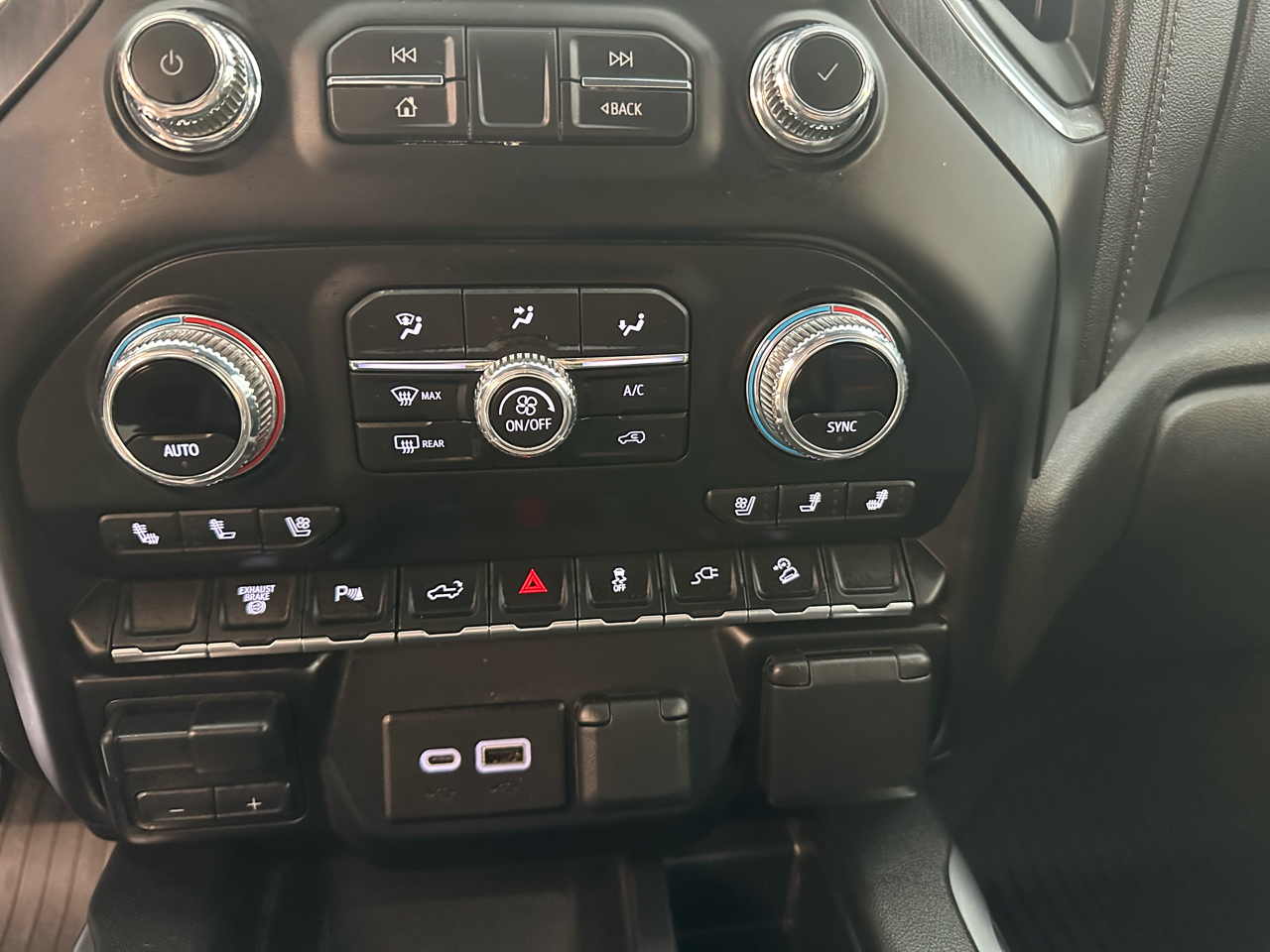 2022 Gmc Sierra HD AT4 photo 11