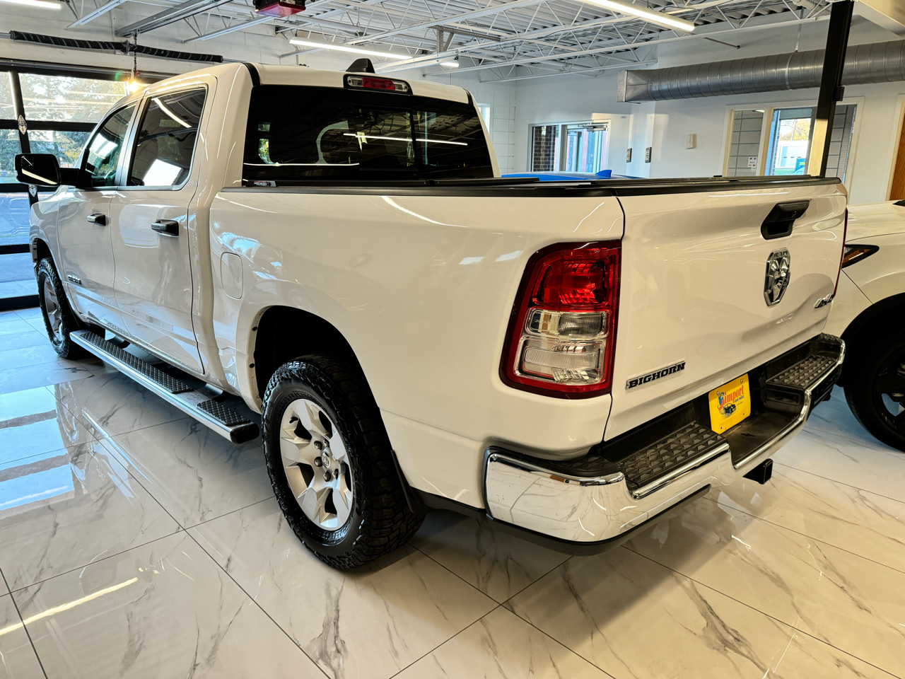 RAM 1500 Big Horn 4x4 Crew Cab 5'7" Box 2023 RAM 1500 Big Horn 4x4 Crew Cab 5'7" Box 2023