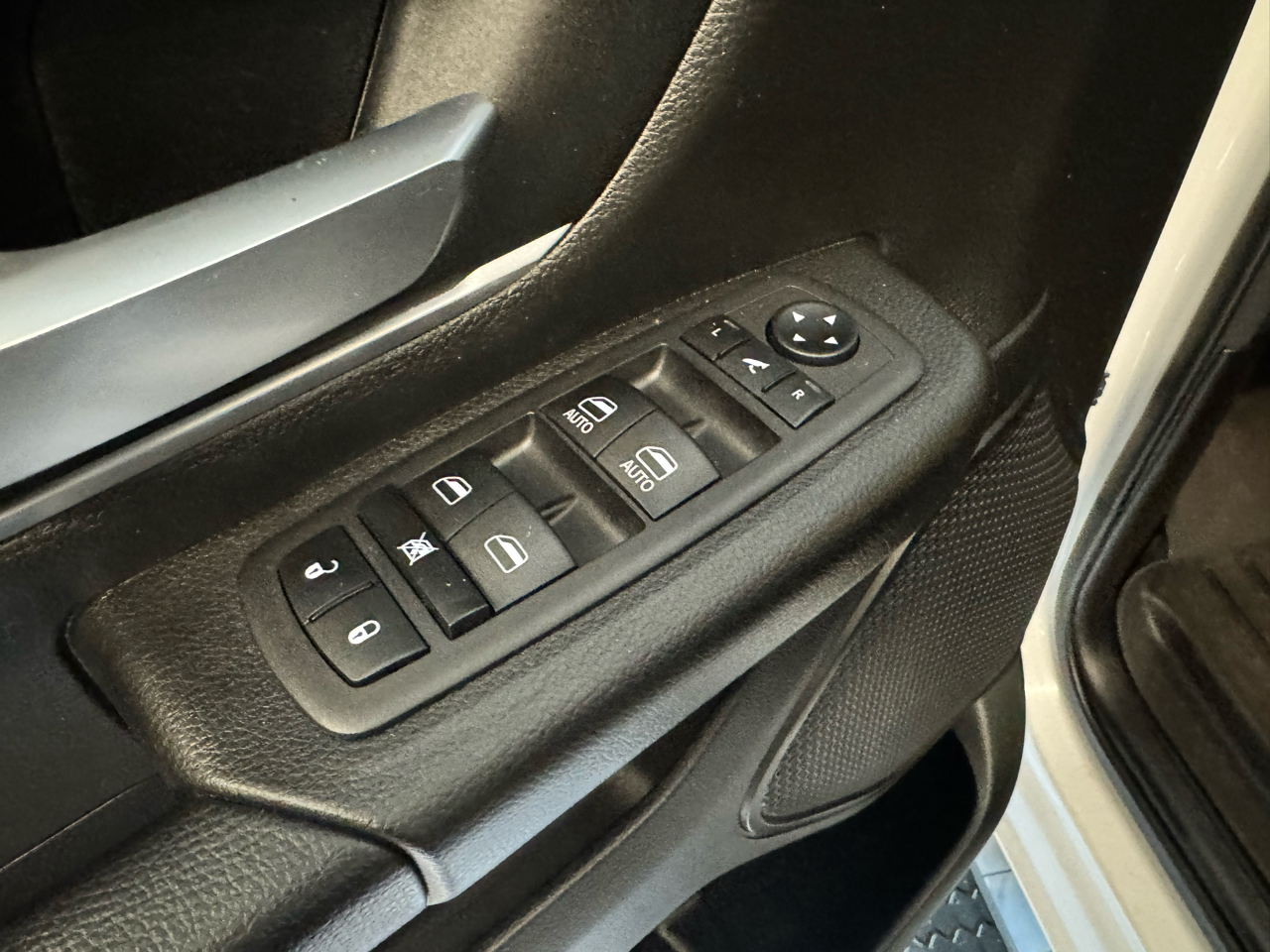 RAM 1500 Big Horn 4x4 Crew Cab 5'7" Box 2023 RAM 1500 Big Horn 4x4 Crew Cab 5'7" Box 2023