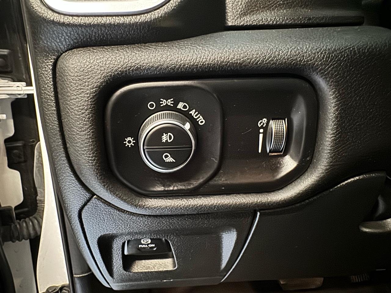 RAM 1500 Big Horn 4x4 Crew Cab 5'7" Box 2023 RAM 1500 Big Horn 4x4 Crew Cab 5'7" Box 2023