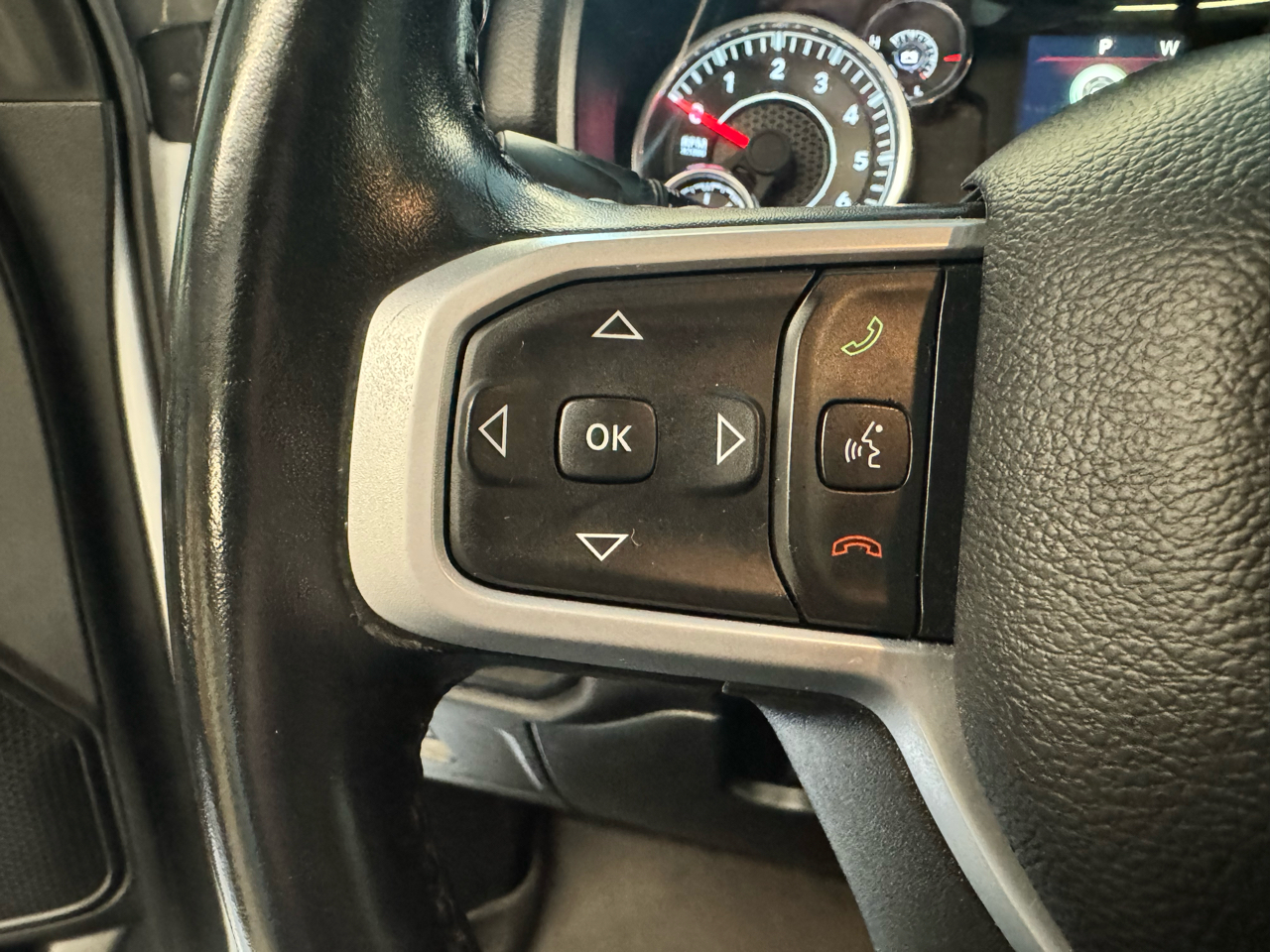 RAM 1500 Big Horn 4x4 Crew Cab 5'7" Box 2023 RAM 1500 Big Horn 4x4 Crew Cab 5'7" Box 2023