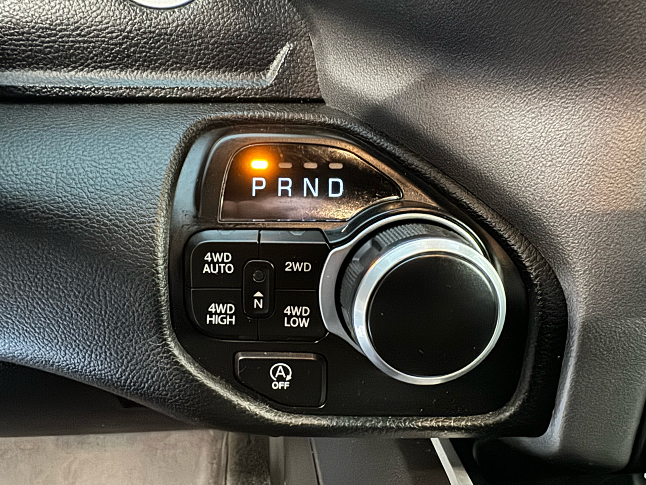 RAM 1500 Big Horn 4x4 Crew Cab 5'7" Box 2023 RAM 1500 Big Horn 4x4 Crew Cab 5'7" Box 2023