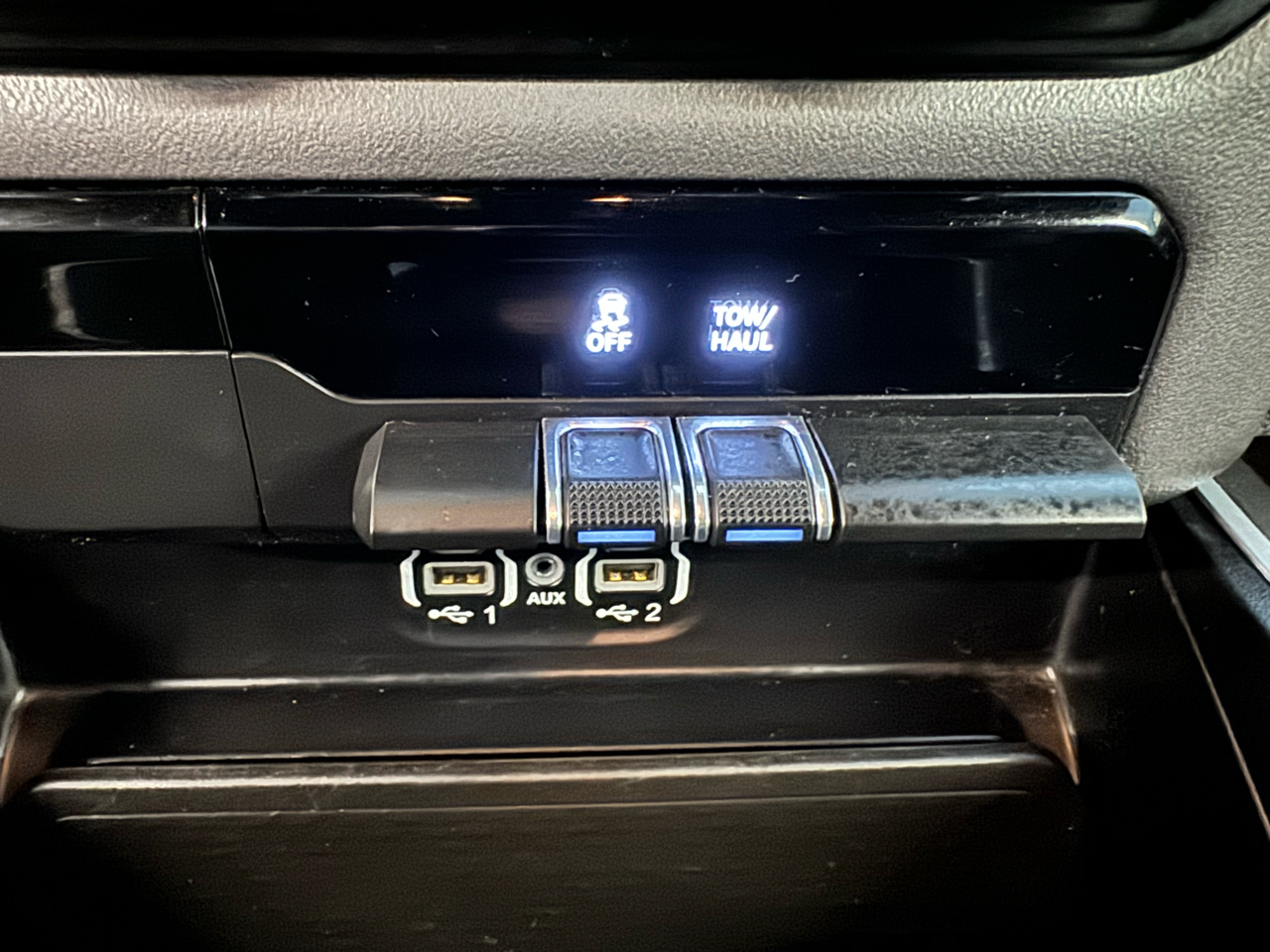 RAM 1500 Big Horn 4x4 Crew Cab 5'7" Box 2023 RAM 1500 Big Horn 4x4 Crew Cab 5'7" Box 2023