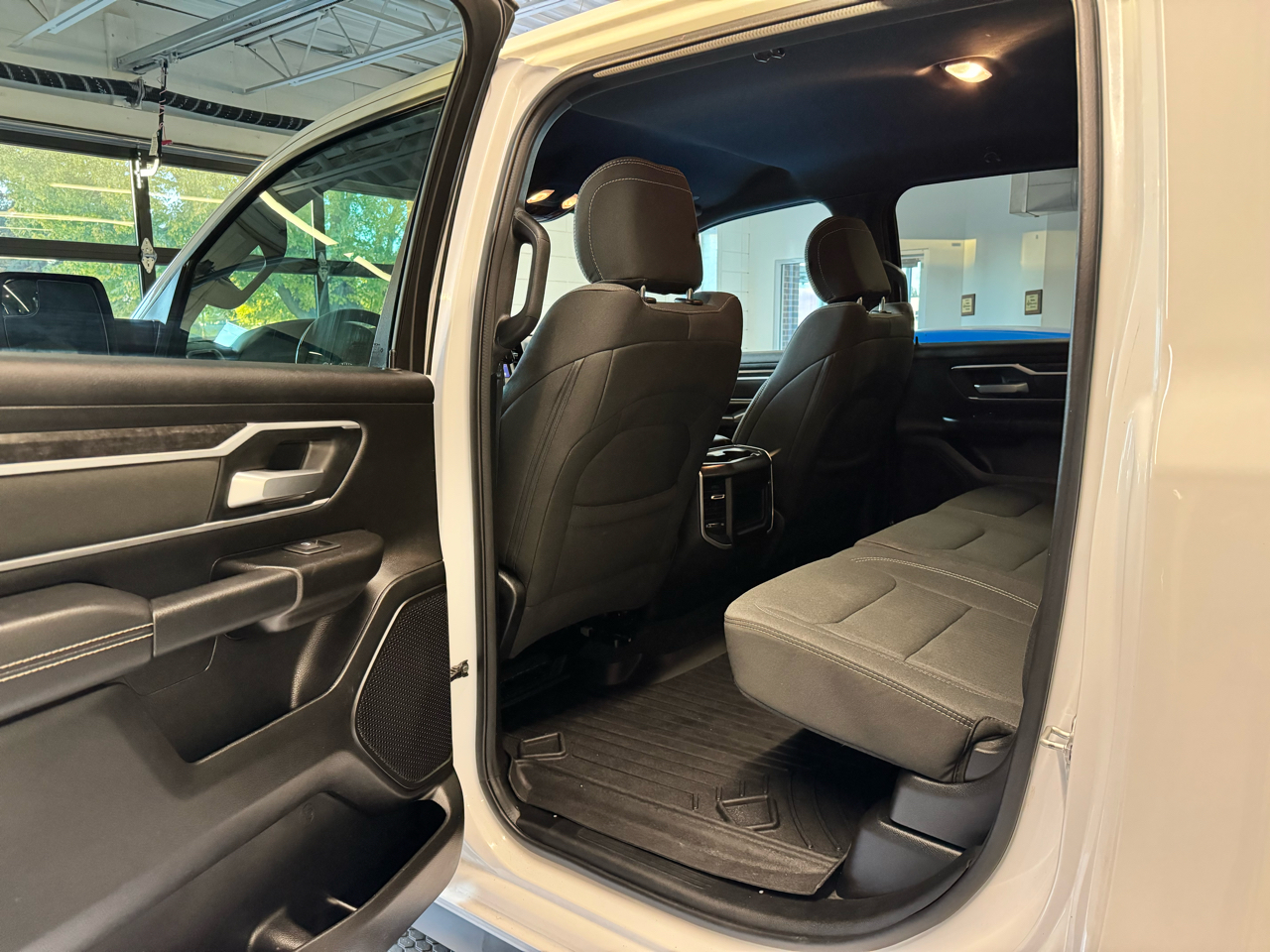 RAM 1500 Big Horn 4x4 Crew Cab 5'7" Box 2023 RAM 1500 Big Horn 4x4 Crew Cab 5'7" Box 2023