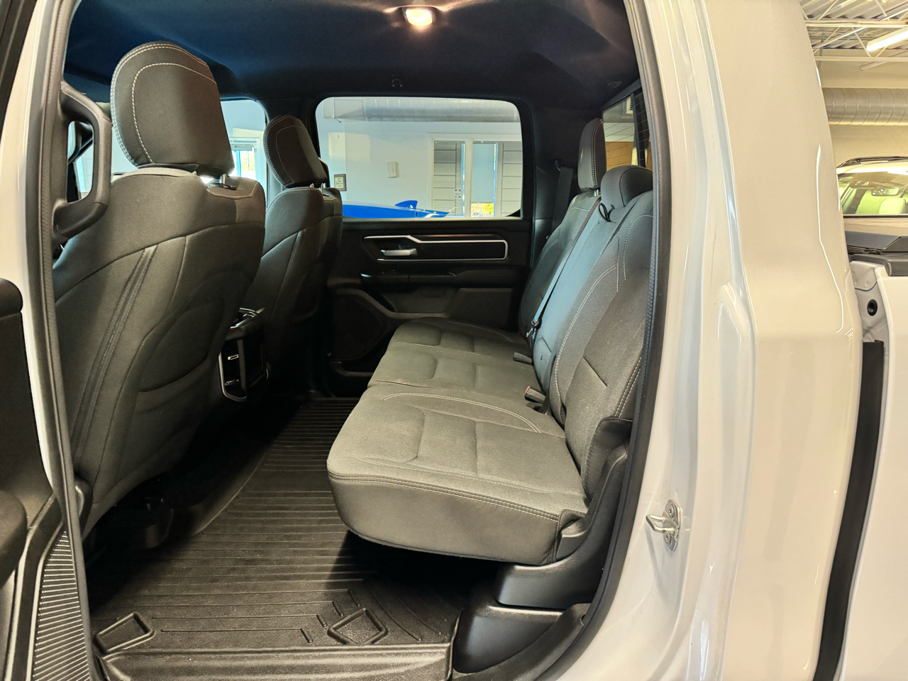 RAM 1500 Big Horn 4x4 Crew Cab 5'7" Box 2023 RAM 1500 Big Horn 4x4 Crew Cab 5'7" Box 2023