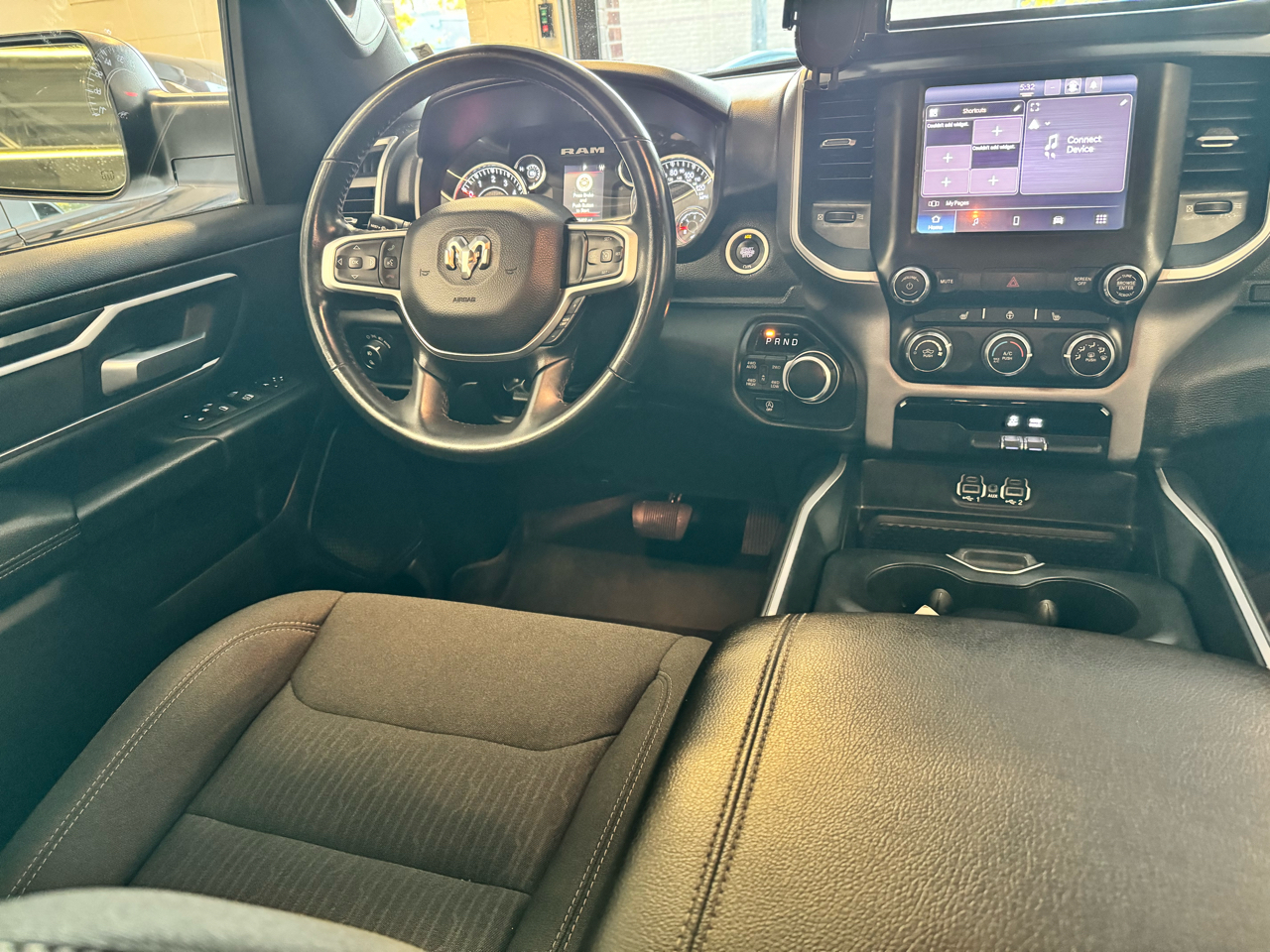 RAM 1500 Big Horn 4x4 Crew Cab 5'7" Box 2023 RAM 1500 Big Horn 4x4 Crew Cab 5'7" Box 2023