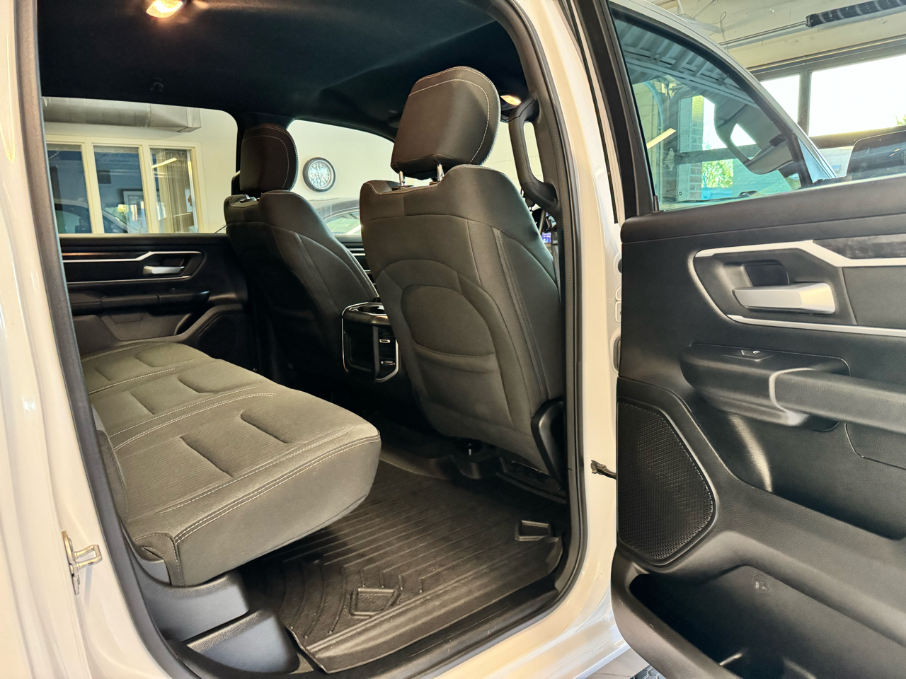 RAM 1500 Big Horn 4x4 Crew Cab 5'7" Box 2023 RAM 1500 Big Horn 4x4 Crew Cab 5'7" Box 2023