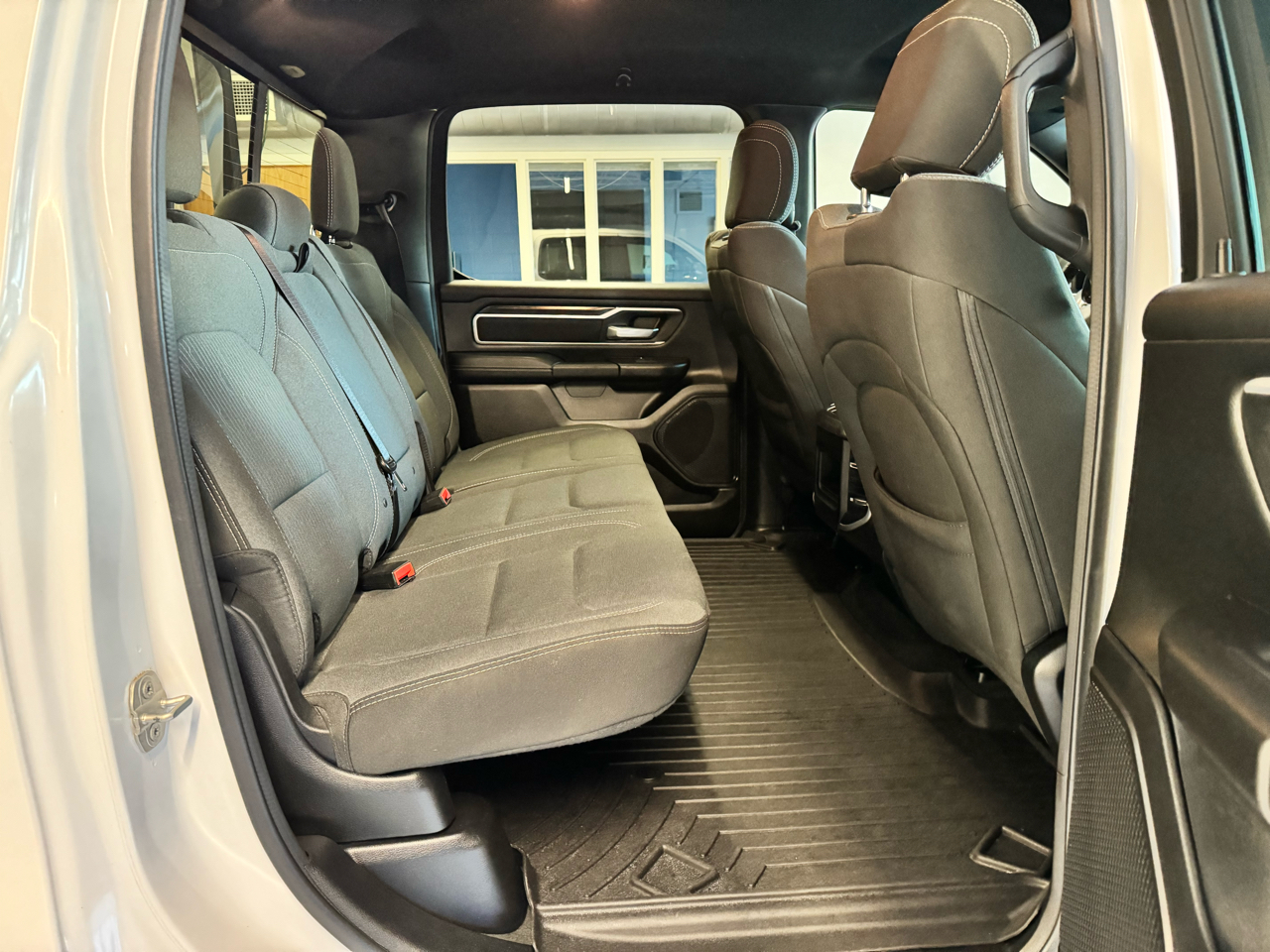 RAM 1500 Big Horn 4x4 Crew Cab 5'7" Box 2023 RAM 1500 Big Horn 4x4 Crew Cab 5'7" Box 2023