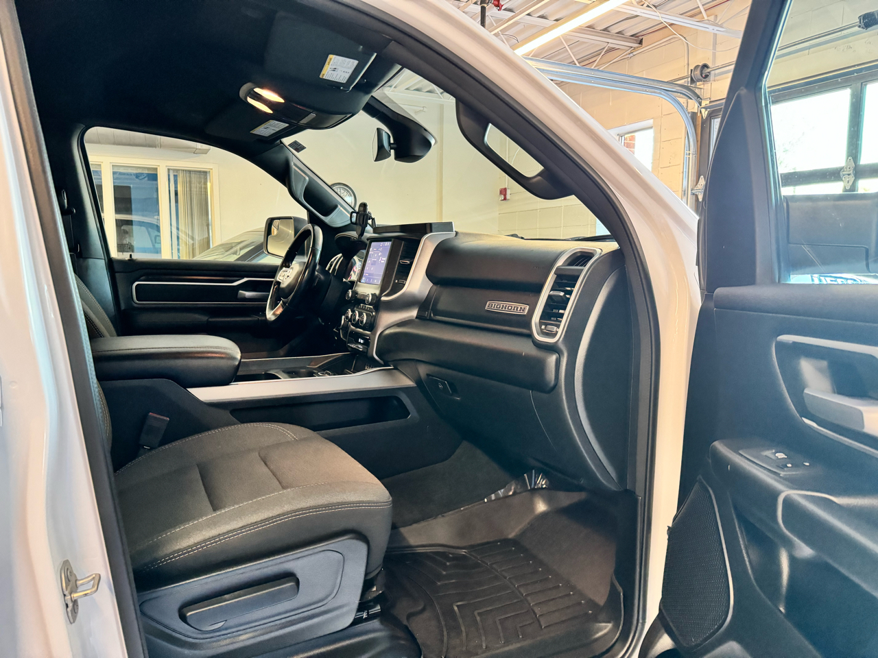 RAM 1500 Big Horn 4x4 Crew Cab 5'7" Box 2023 RAM 1500 Big Horn 4x4 Crew Cab 5'7" Box 2023