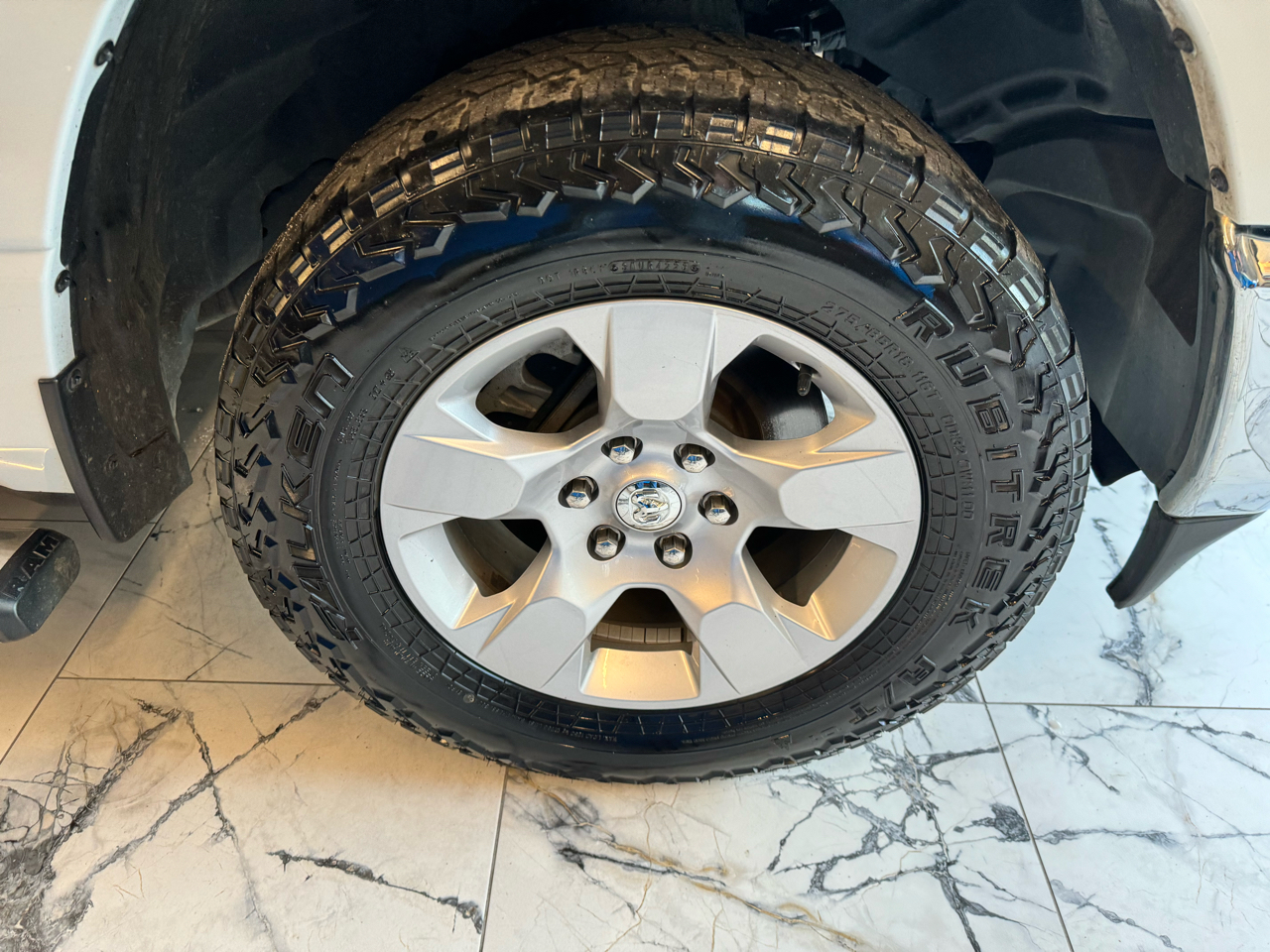 RAM 1500 Big Horn 4x4 Crew Cab 5'7" Box 2023 RAM 1500 Big Horn 4x4 Crew Cab 5'7" Box 2023