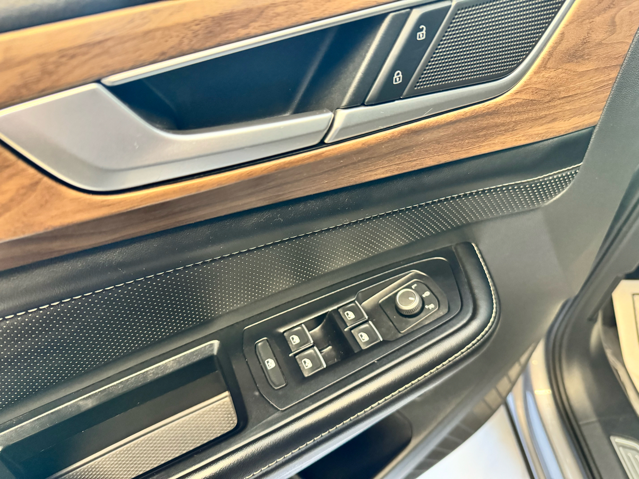 Volkswagen Atlas 2.0T SE w/Technology FWD 2024 Volkswagen Atlas 2.0T SE w/Technology FWD 2024