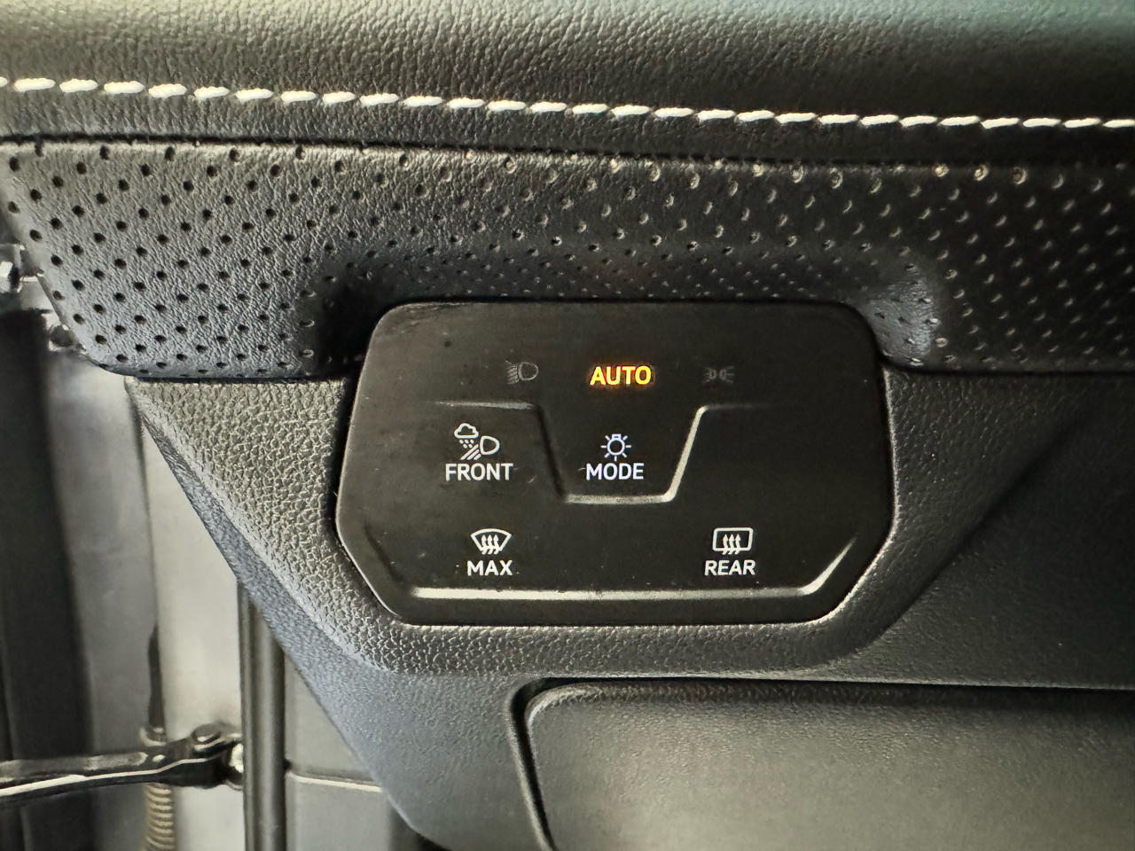 Volkswagen Atlas 2.0T SE w/Technology FWD 2024 Volkswagen Atlas 2.0T SE w/Technology FWD 2024