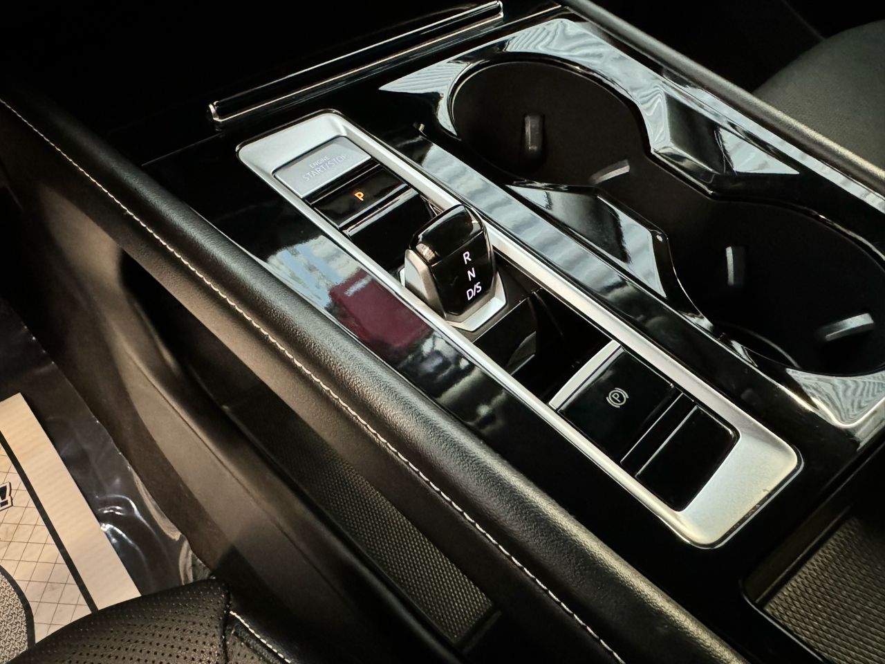 Volkswagen Atlas 2.0T SE w/Technology FWD 2024 Volkswagen Atlas 2.0T SE w/Technology FWD 2024