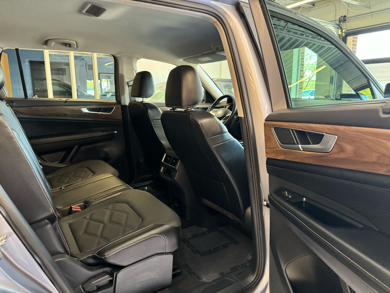 Volkswagen Atlas 2.0T SE w/Technology FWD 2024 Volkswagen Atlas 2.0T SE w/Technology FWD 2024