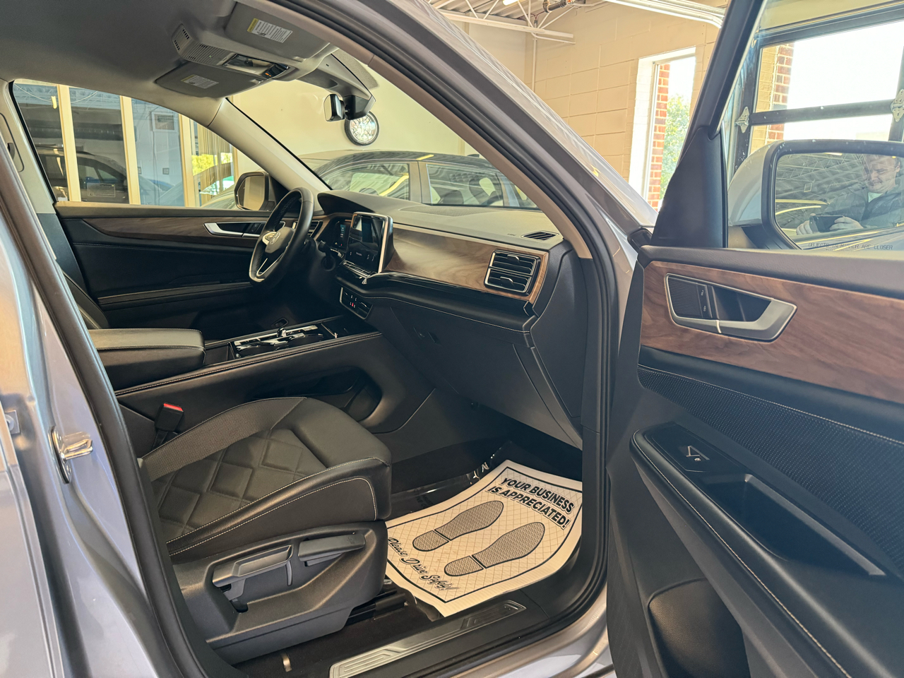 Volkswagen Atlas 2.0T SE w/Technology FWD 2024 Volkswagen Atlas 2.0T SE w/Technology FWD 2024