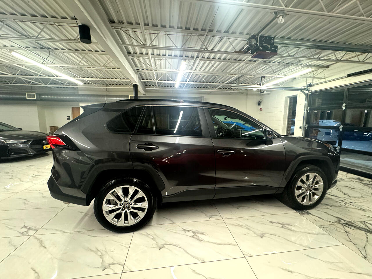 Toyota RAV4 XLE Premium AWD (Natl) 2025