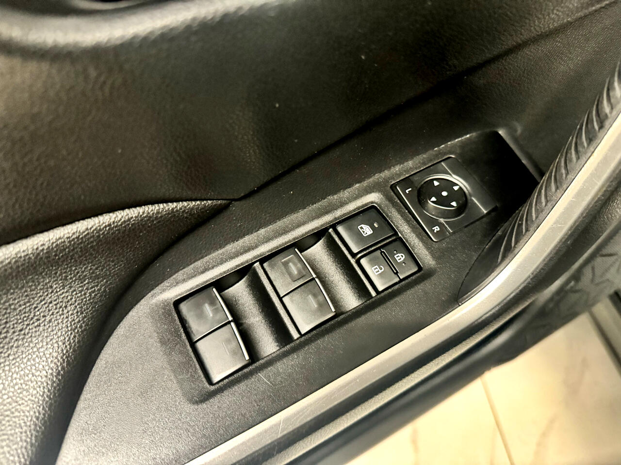 Toyota RAV4 XLE Premium AWD (Natl) 2025