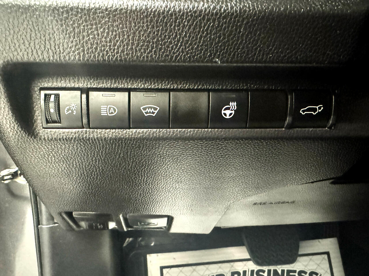 Toyota RAV4 XLE Premium AWD (Natl) 2025