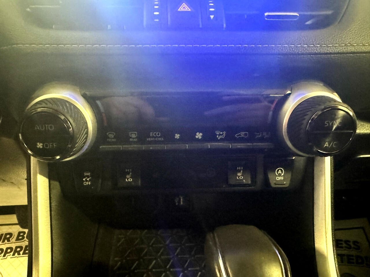 Toyota RAV4 XLE Premium AWD (Natl) 2025